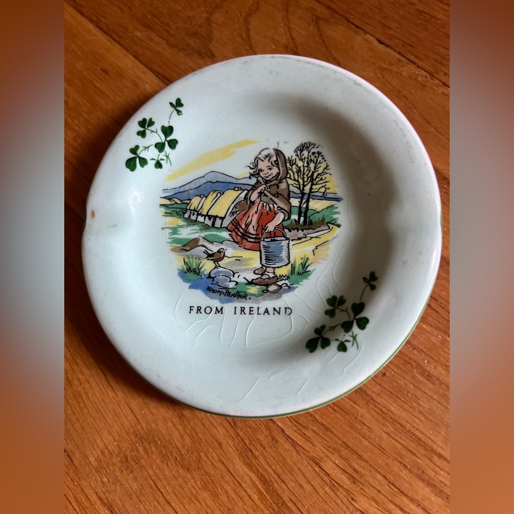 Vintage From Ireland Souvenir Carrigaline Pottery Co Ashtray Round 4 1/2”